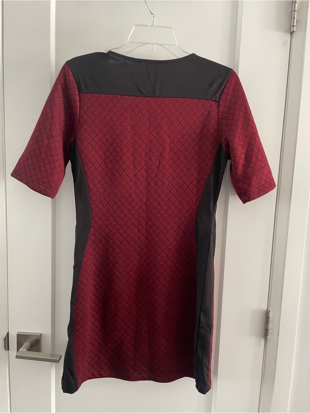 Le Chateau Women's Burgundy Short Sleeve Zip-Front Dress/Tunic - Picture 3 of 3